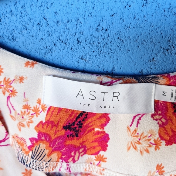 ASTR Lace-Up Hibiscus Floral MiniDress - Picture 4 of 10